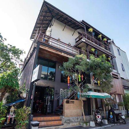 The Arak Bed Bar And Hostel Chiang Mai Exterior foto