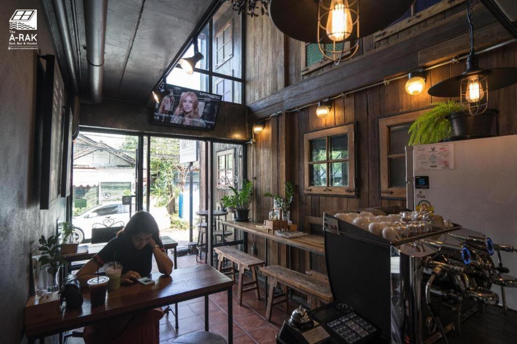 The Arak Bed Bar And Hostel Chiang Mai Exterior foto