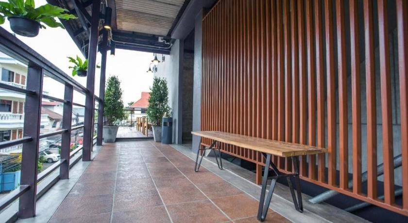The Arak Bed Bar And Hostel Chiang Mai Exterior foto