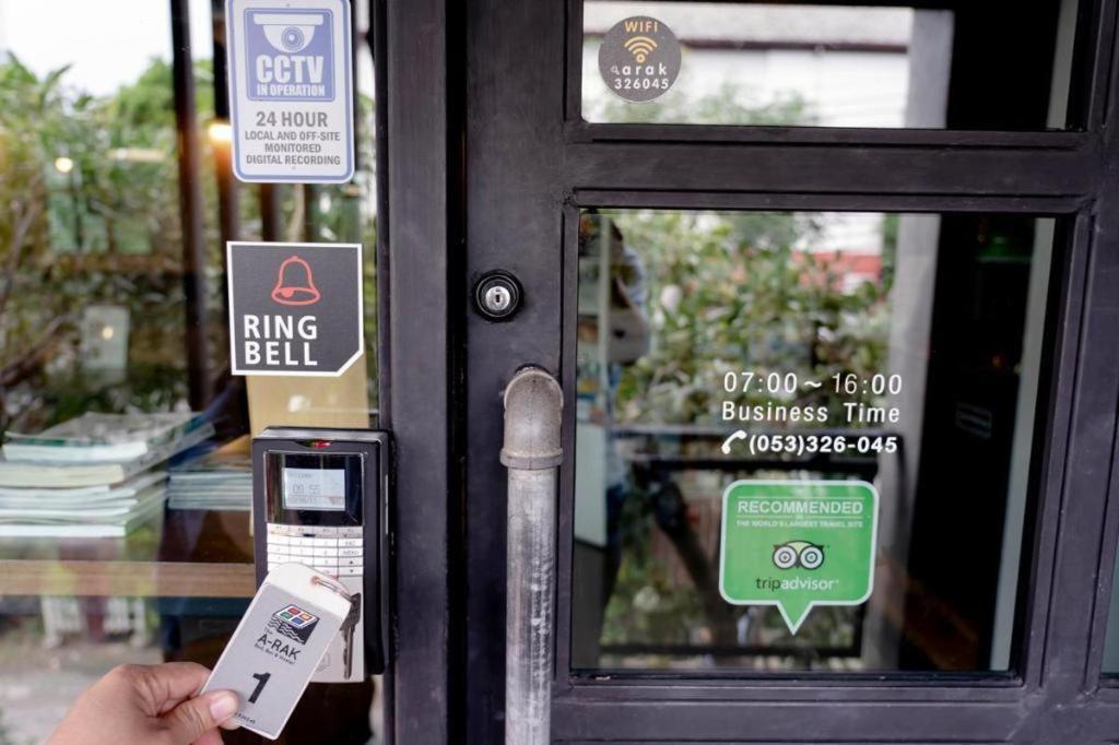 The Arak Bed Bar And Hostel Chiang Mai Exterior foto