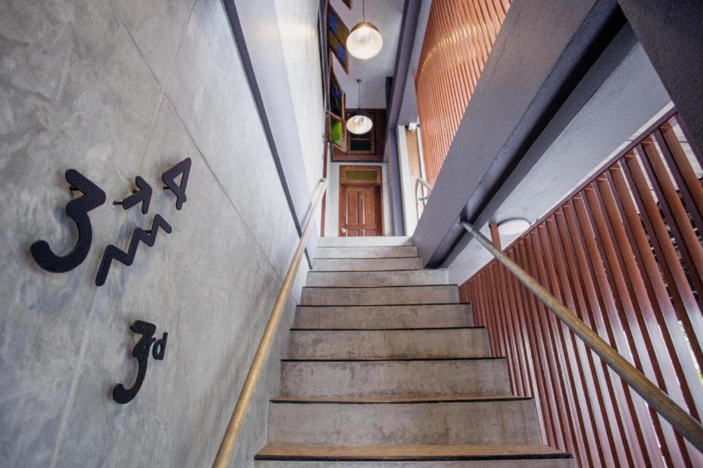 The Arak Bed Bar And Hostel Chiang Mai Exterior foto