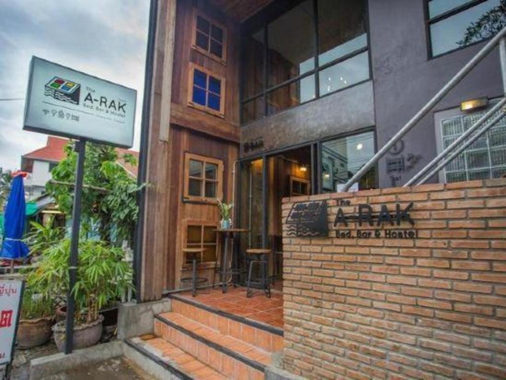 The Arak Bed Bar And Hostel Chiang Mai Exterior foto