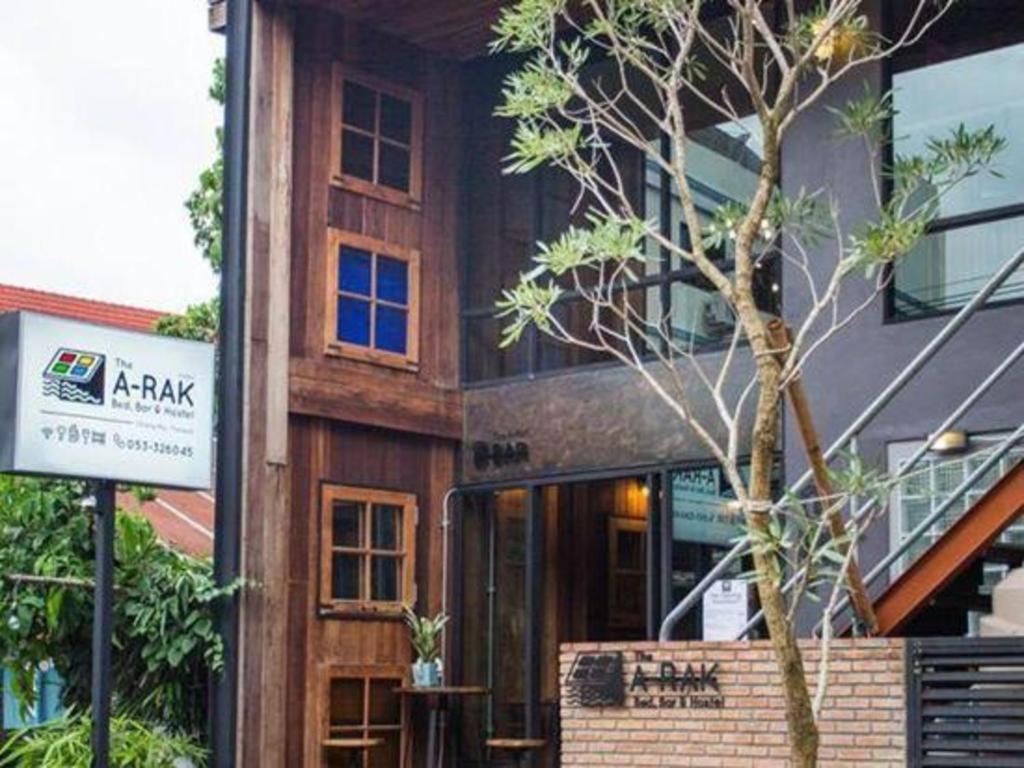 The Arak Bed Bar And Hostel Chiang Mai Exterior foto