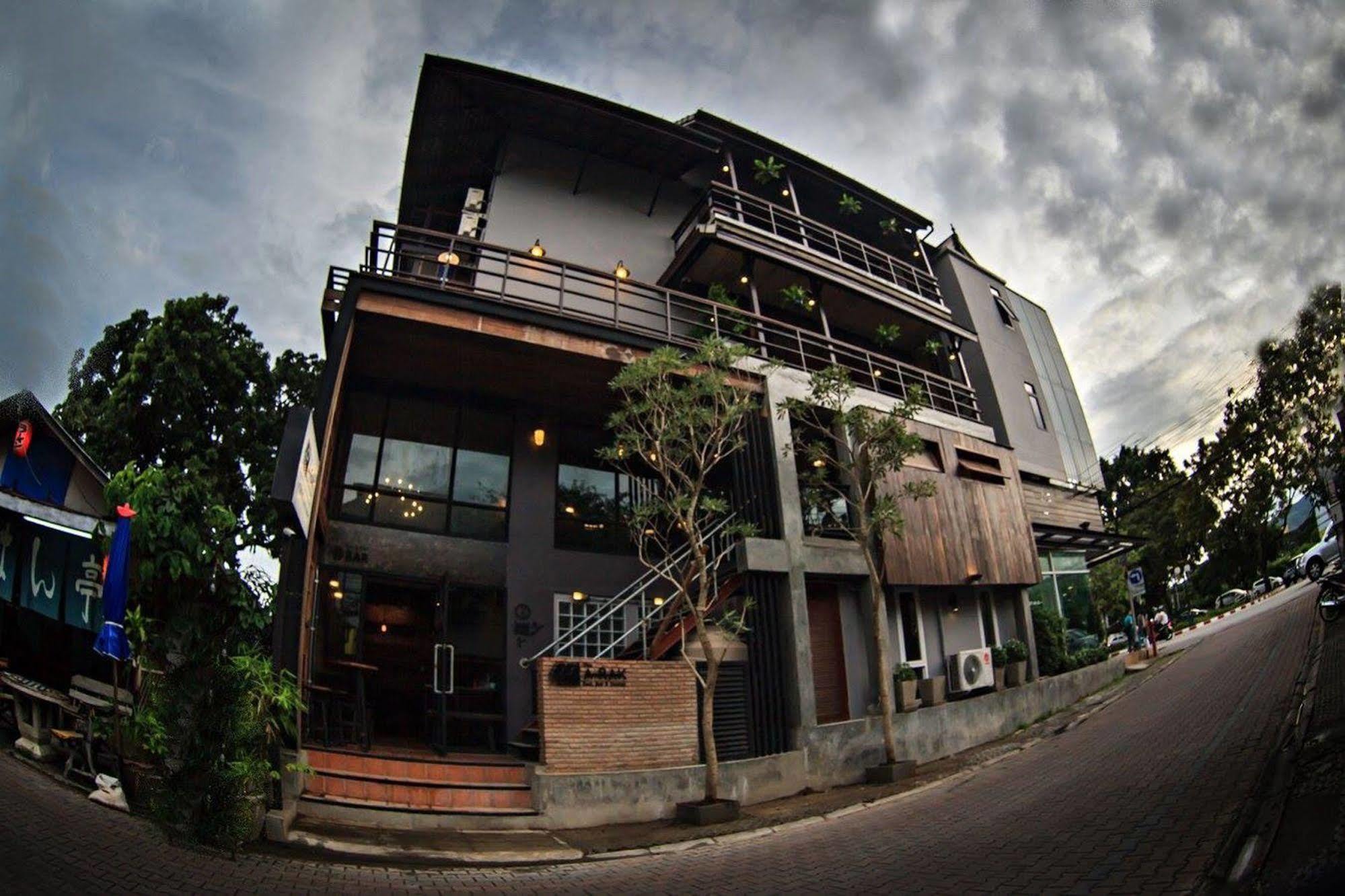 The Arak Bed Bar And Hostel Chiang Mai Exterior foto