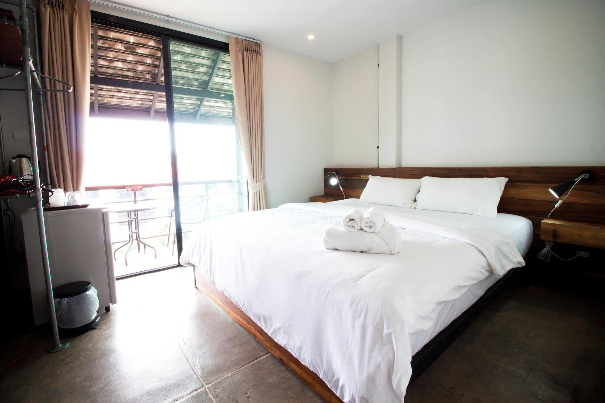 The Arak Bed Bar And Hostel Chiang Mai Exterior foto